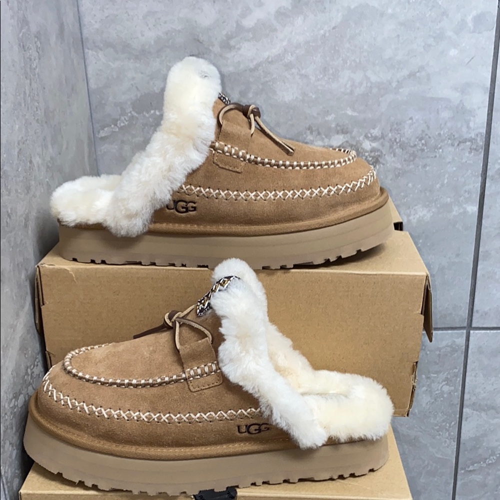 Disquette - UGG Chestnut/White Shearling-Lined Clog Sneakers